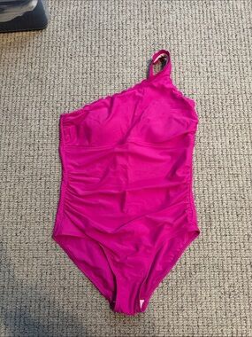 Kona Sol One-Shoulder One-Piece Swimsuit in Bright Pink